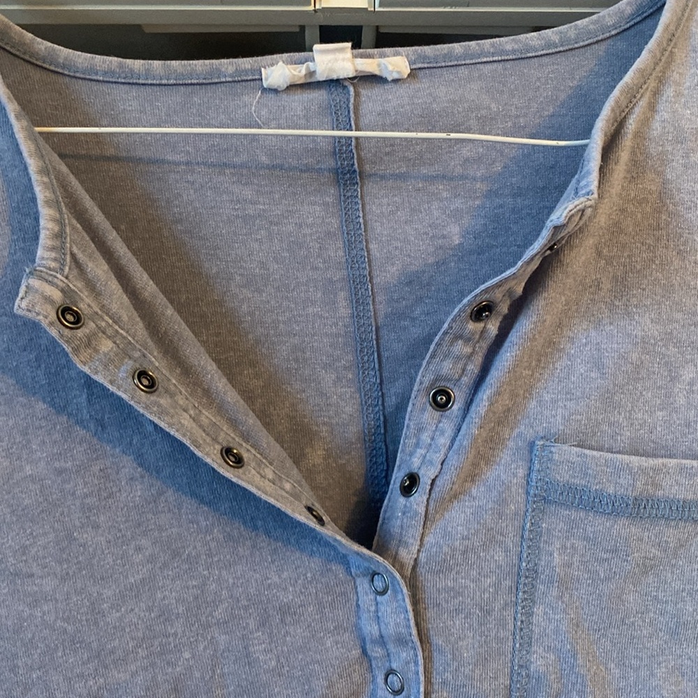 Blue top - Picture 4 of 5